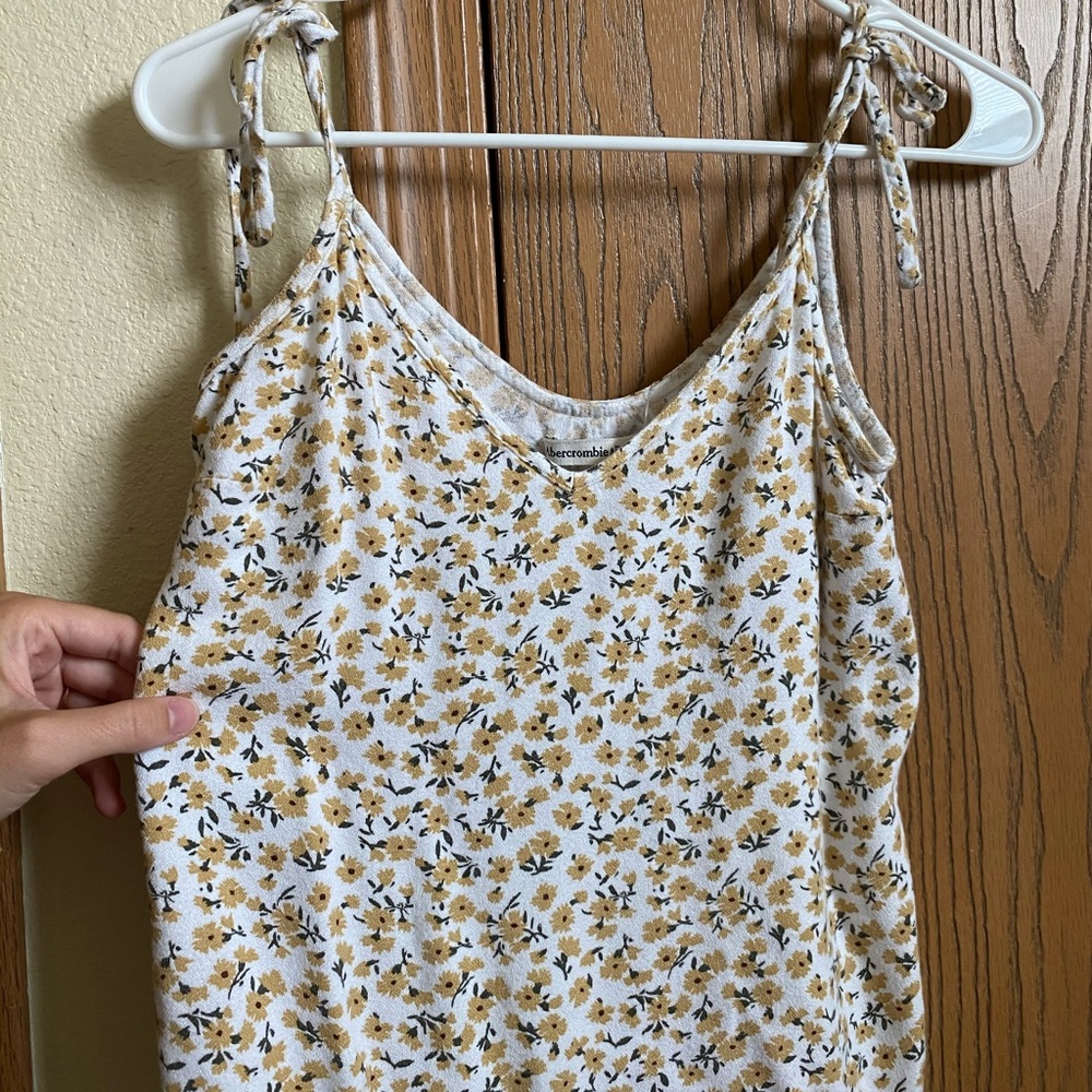 Tied sleeve tank top